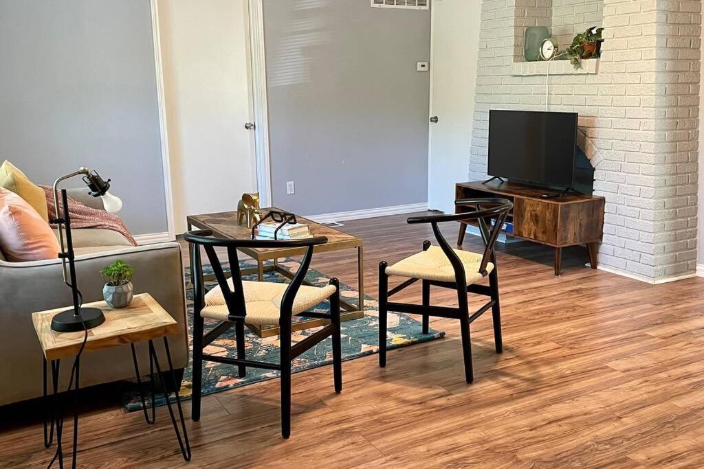 **Min Frm Dwntwn Fort Worth*Modern*Cozy*Townhome** מראה חיצוני תמונה