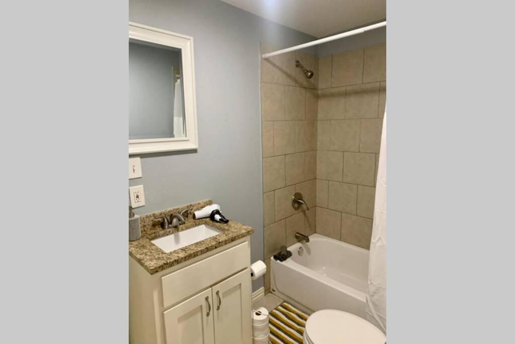 **Min Frm Dwntwn Fort Worth*Modern*Cozy*Townhome** מראה חיצוני תמונה