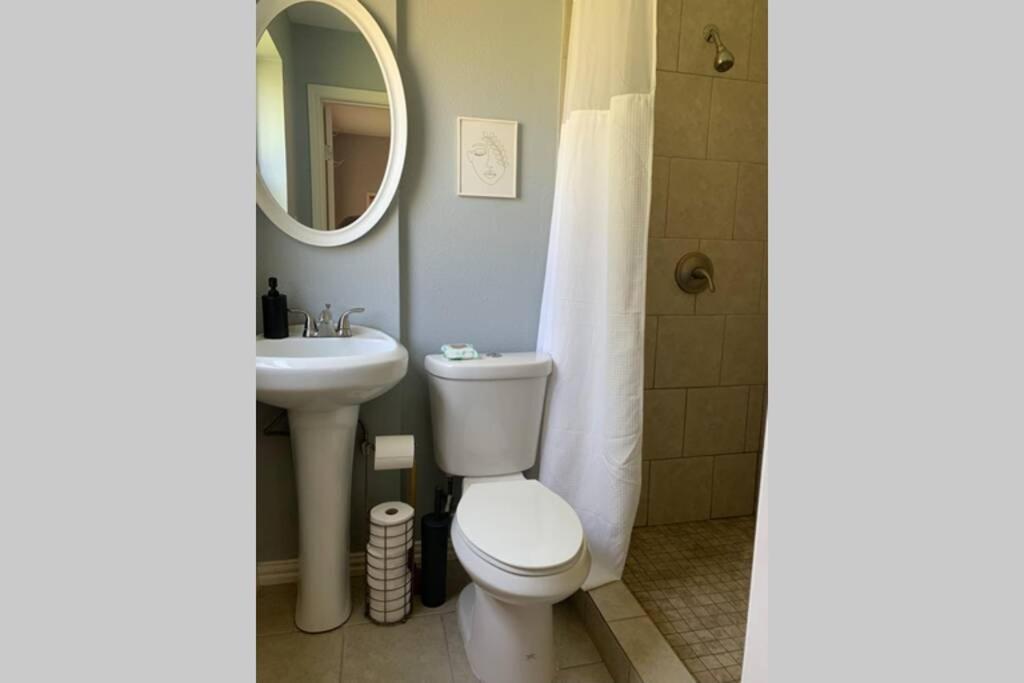 **Min Frm Dwntwn Fort Worth*Modern*Cozy*Townhome** מראה חיצוני תמונה